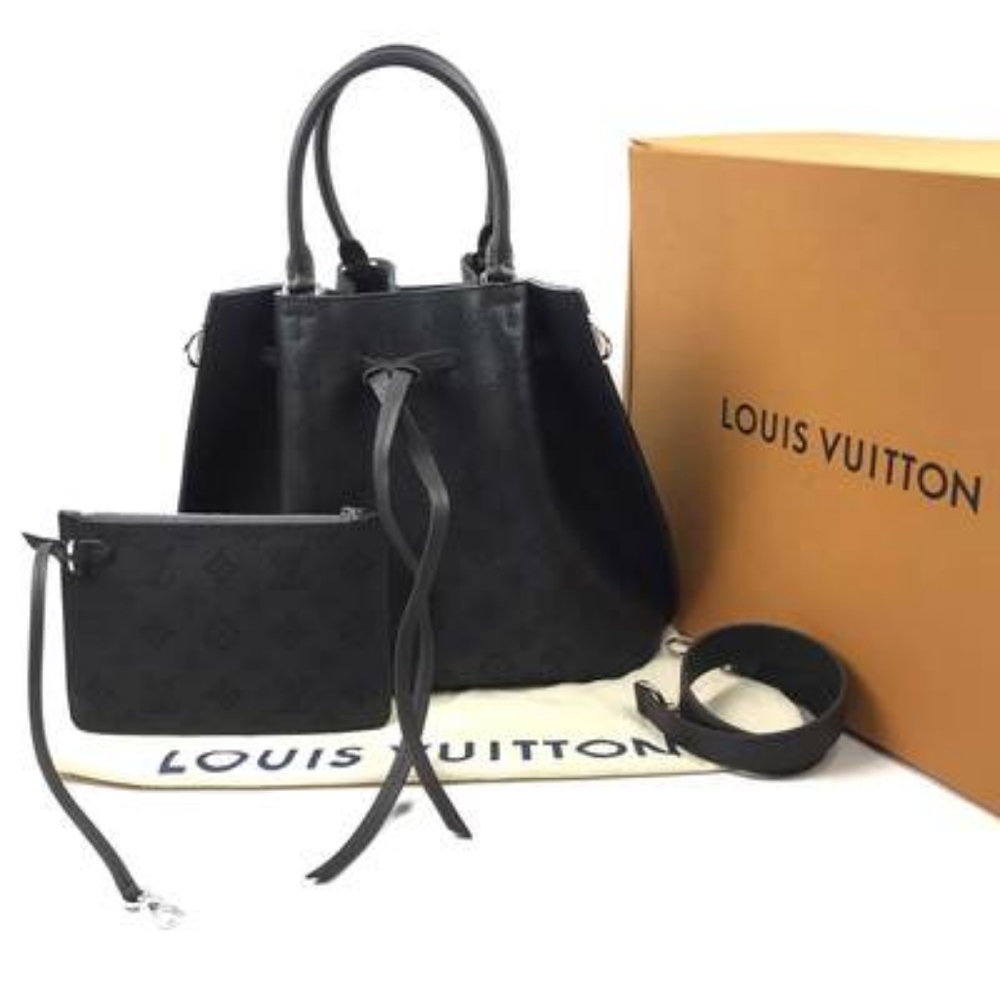 ✨Must Go✨LV Mahina Leather Girolata Black